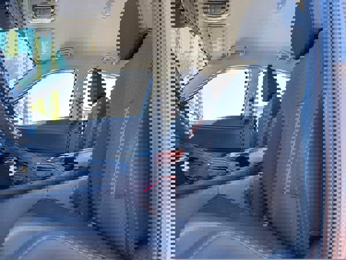 Used 2022 Hyundai Elantra SE image 15