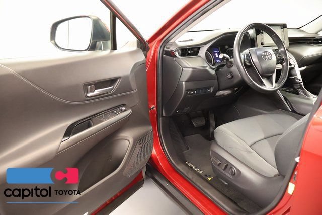 Certified 2021 Toyota Venza LE w/ Carpet Mat Package (TMS) AWD/4WD image 9