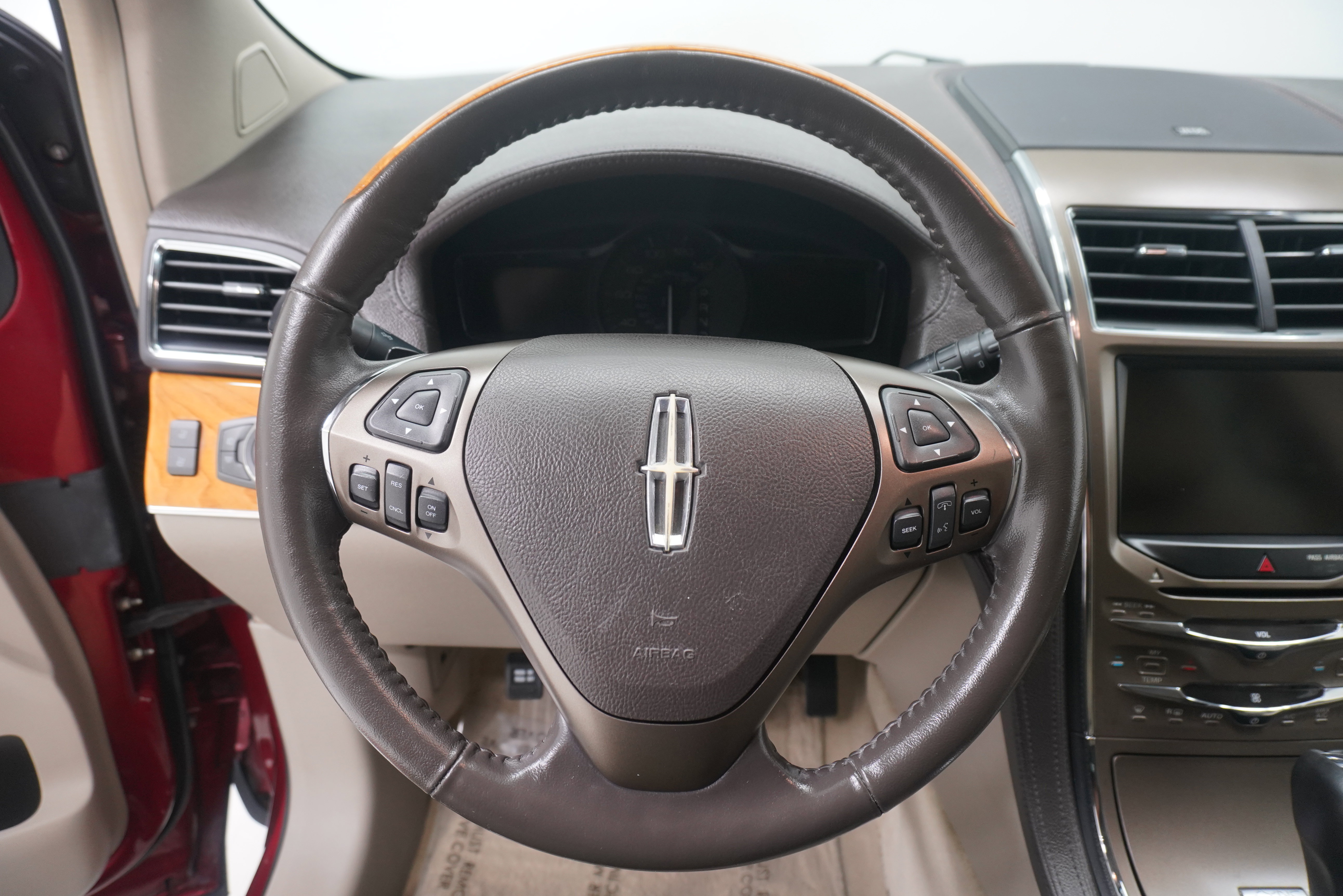 Used 2013 Lincoln MKX FWD image 17