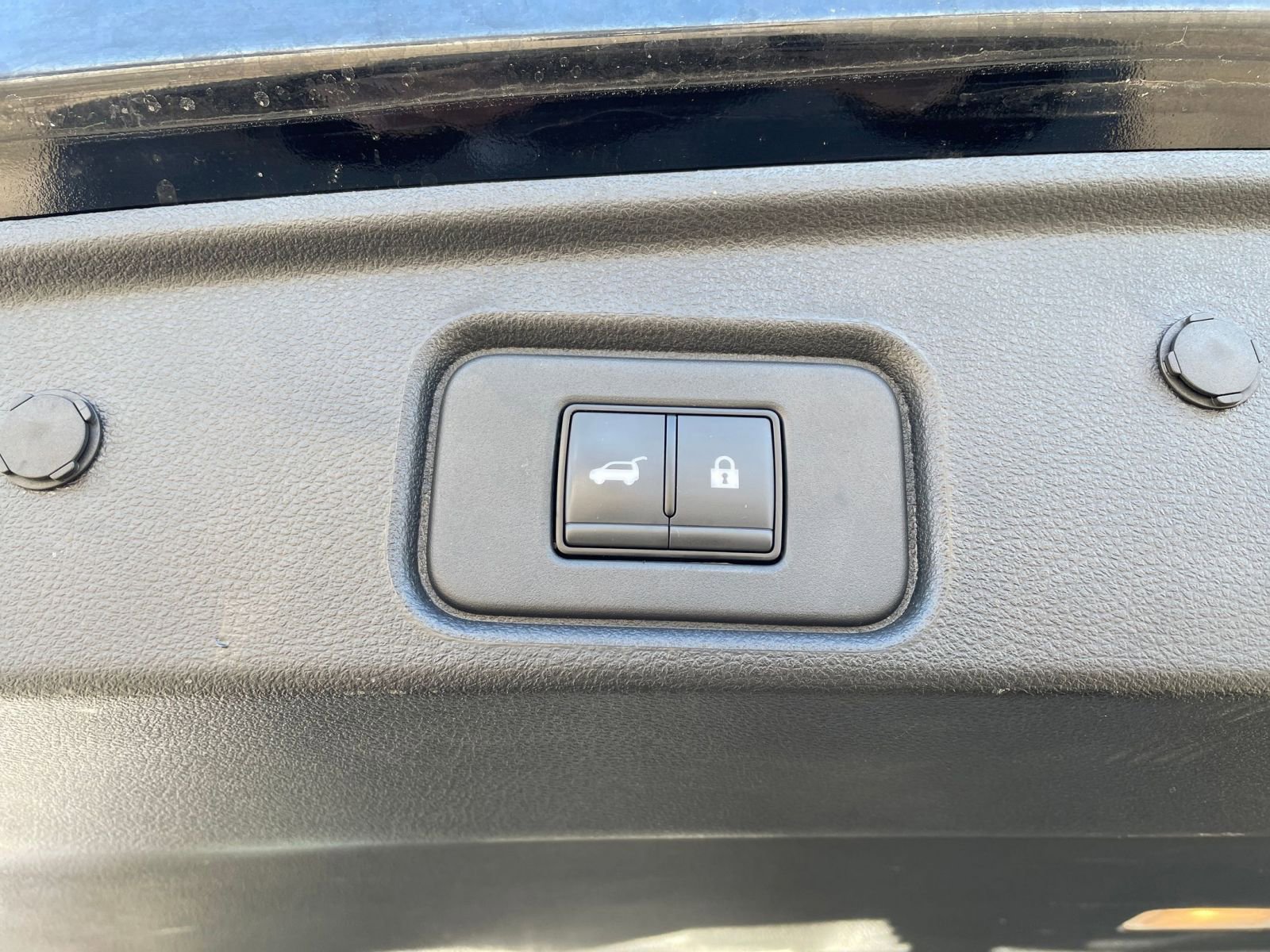 Used 2025 Nissan Pathfinder SV image 23