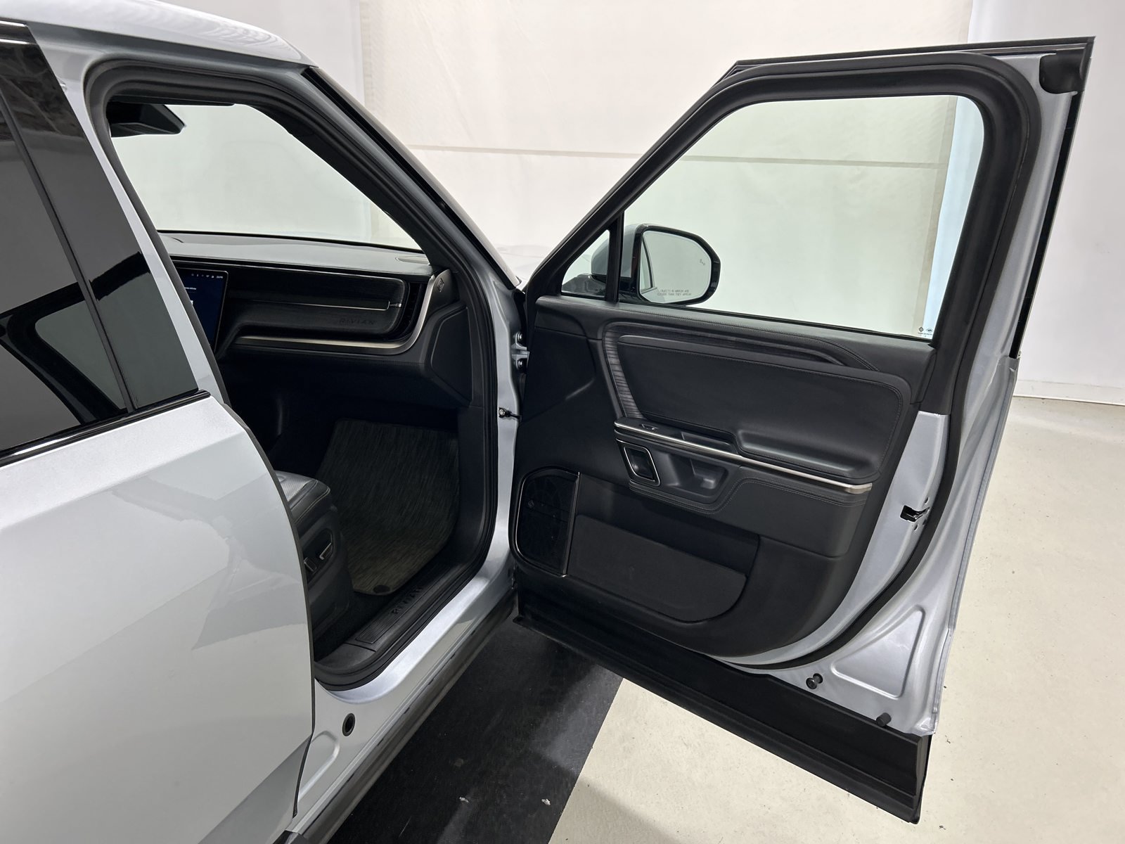 Used 2024 Rivian R1T Adventure Dual AWD/4WD image 18
