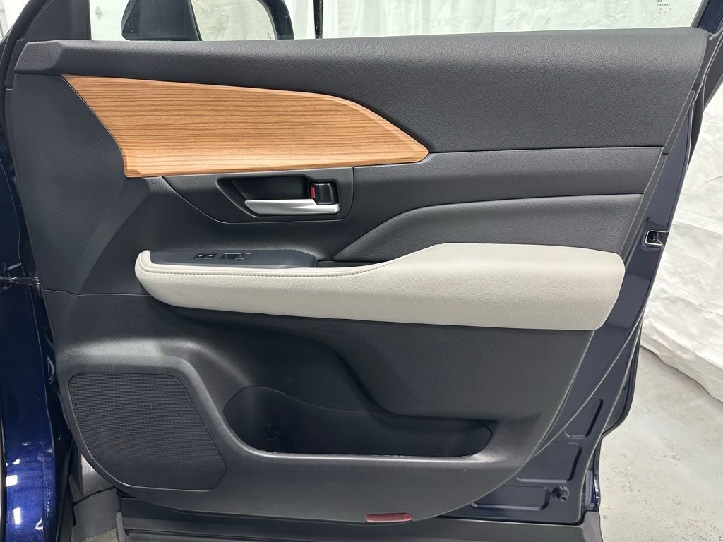 Used 2025 Toyota Grand Highlander AWD image 59