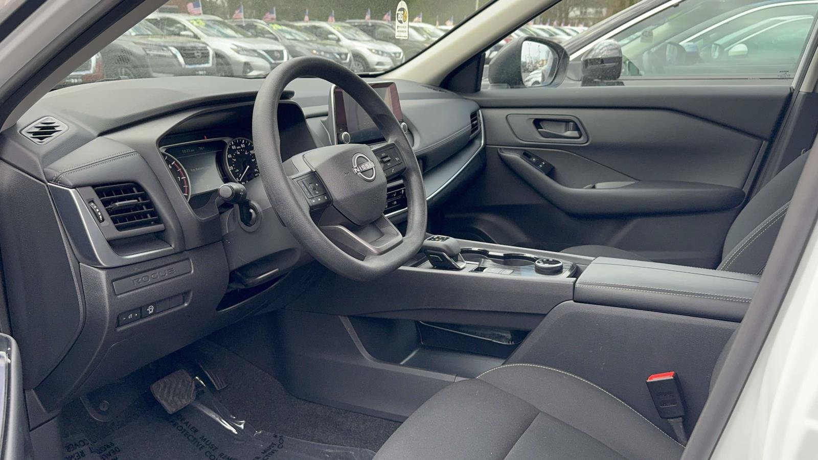 Used 2025 Nissan Rogue S AWD/4WD image 29