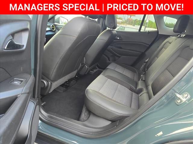 Certified 2025 Chevrolet Trax LT FWD image 22