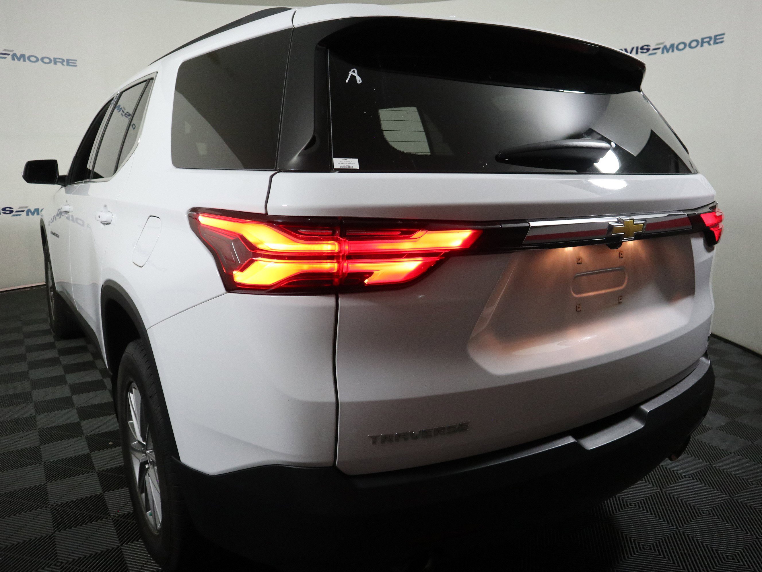 Used 2023 Chevrolet Traverse LT FWD image 9
