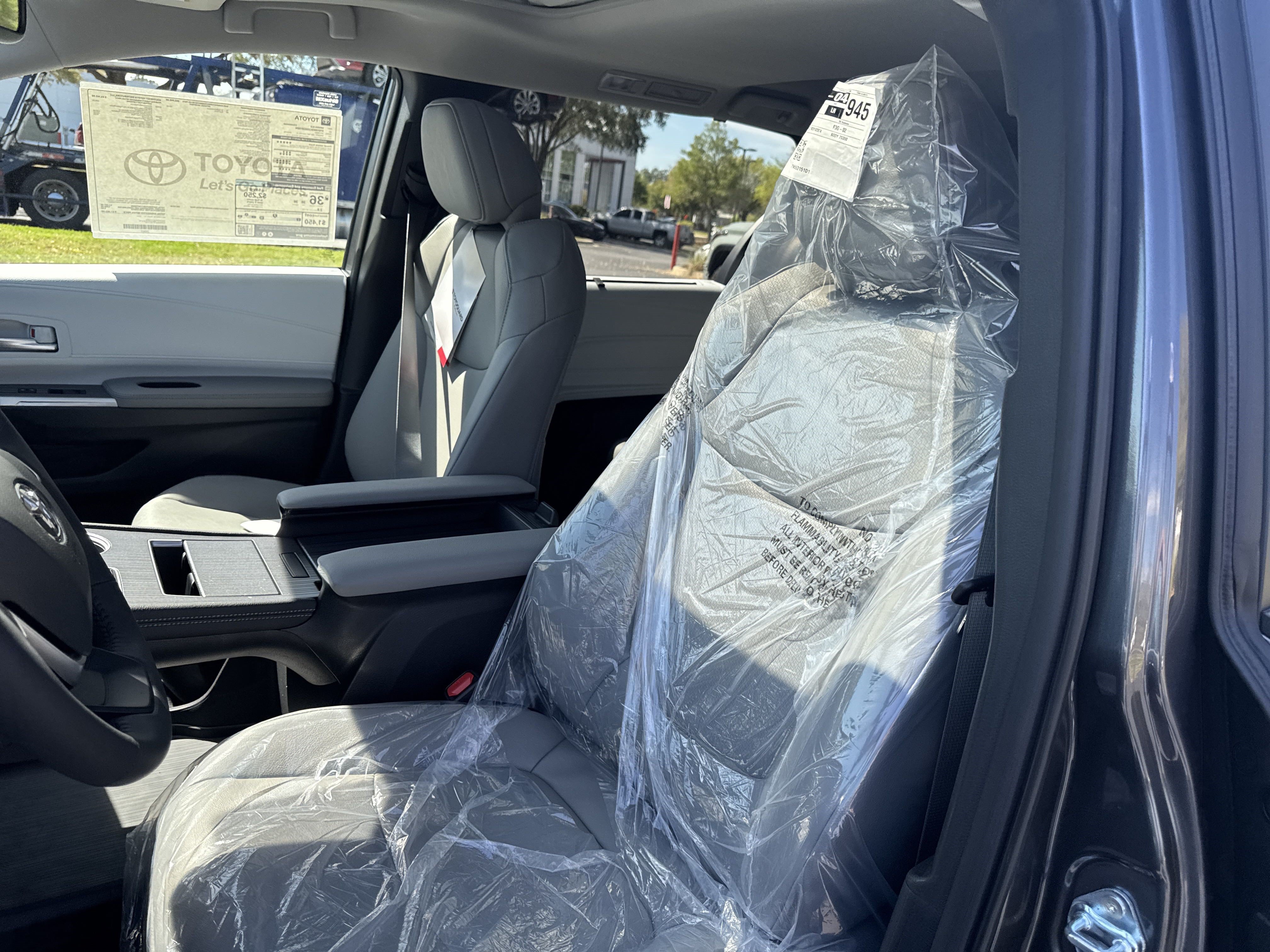 New 2025 Toyota Sienna XLE FWD image 14
