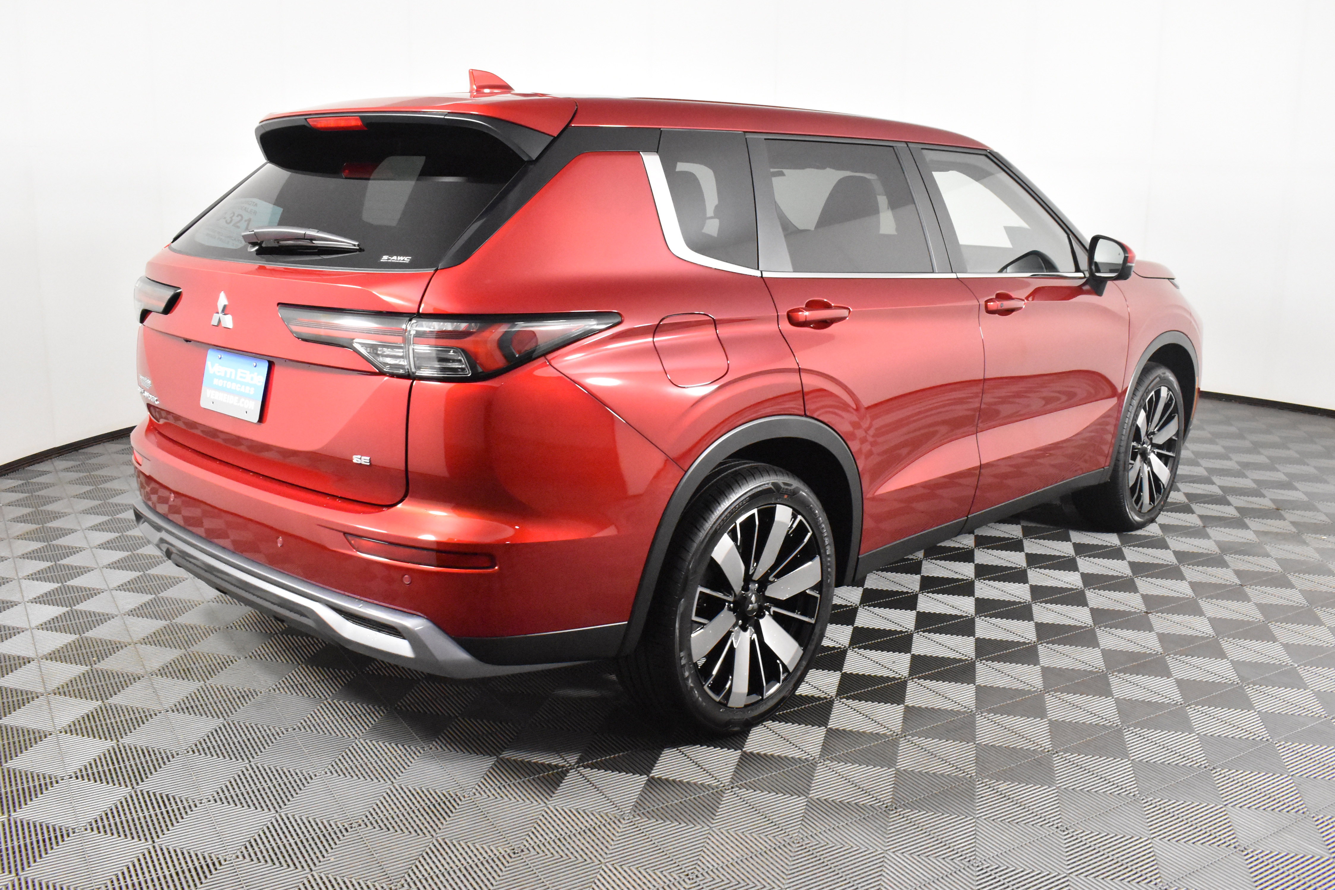 Used 2025 Mitsubishi Outlander SE image 6