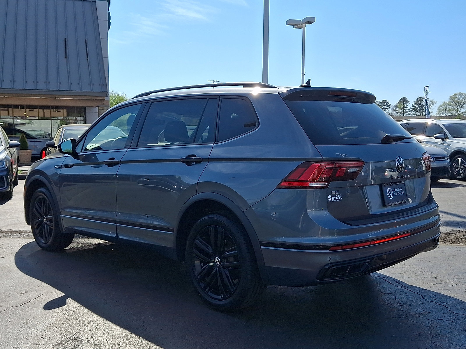 Certified 2022 Volkswagen Tiguan SE R-Line image 4