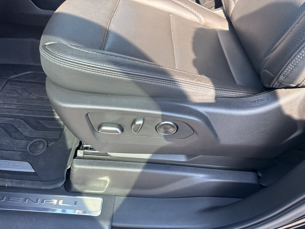 Used 2025 GMC Sierra 1500 Denali AWD/4WD image 16