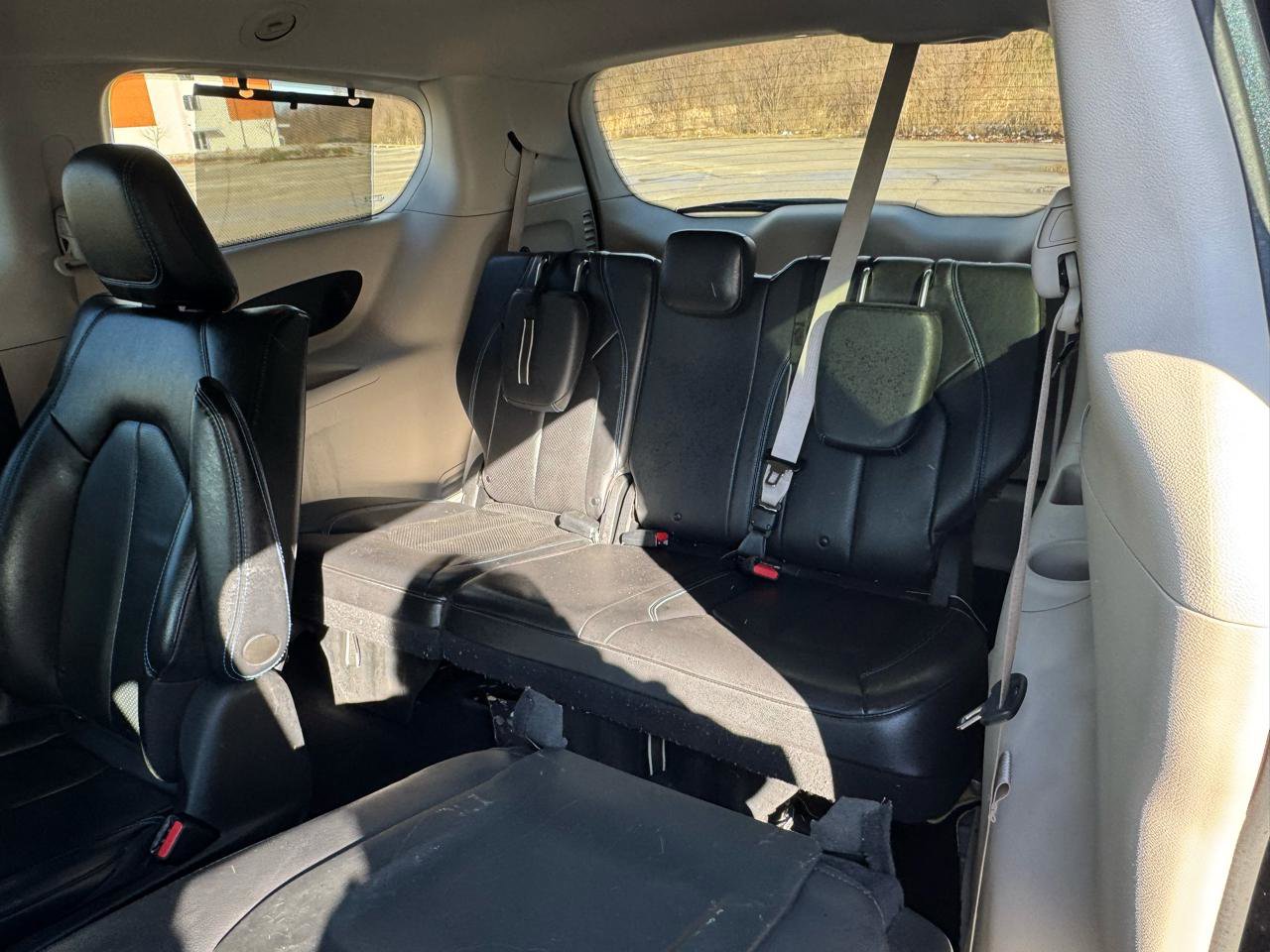 Used 2021 Chrysler Pacifica Touring-L FWD image 13