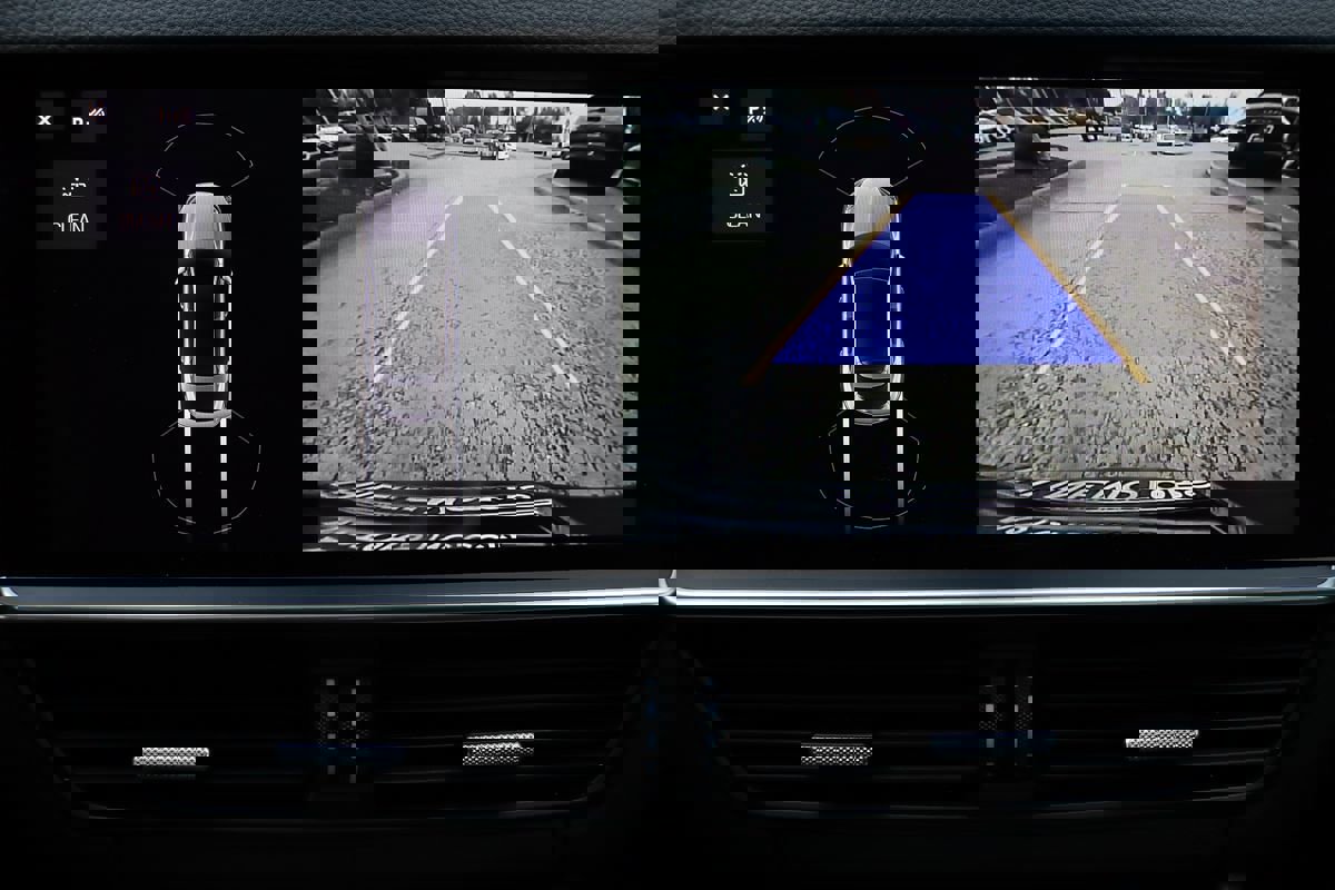 Used 2021 Porsche Cayenne Coupe image 25