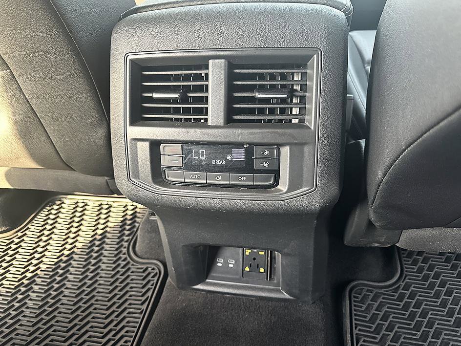 Used 2023 Volkswagen Atlas SE image 15
