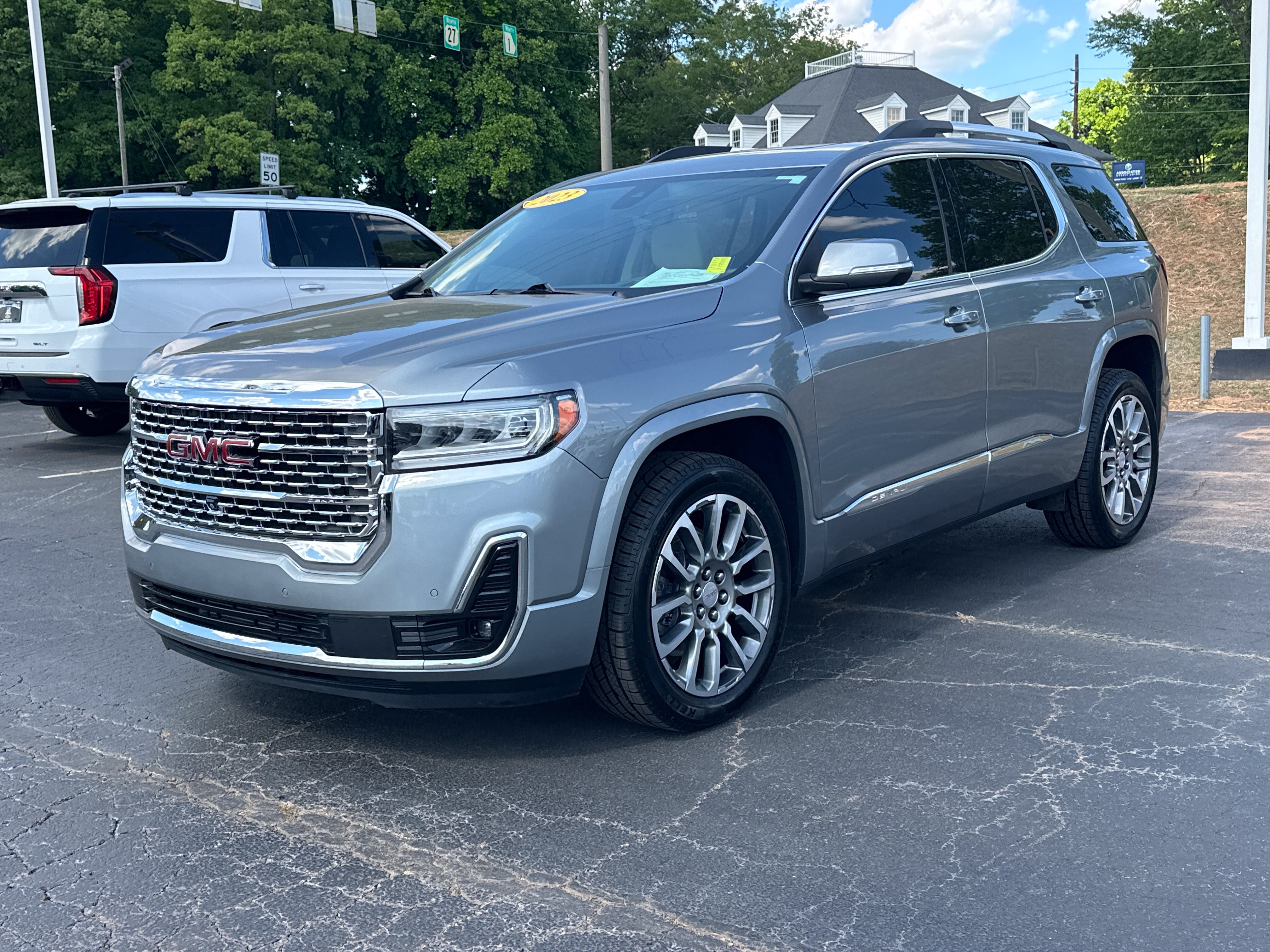 Used 2023 GMC Acadia Denali w/ Denali Ultimate Package FWD image 4