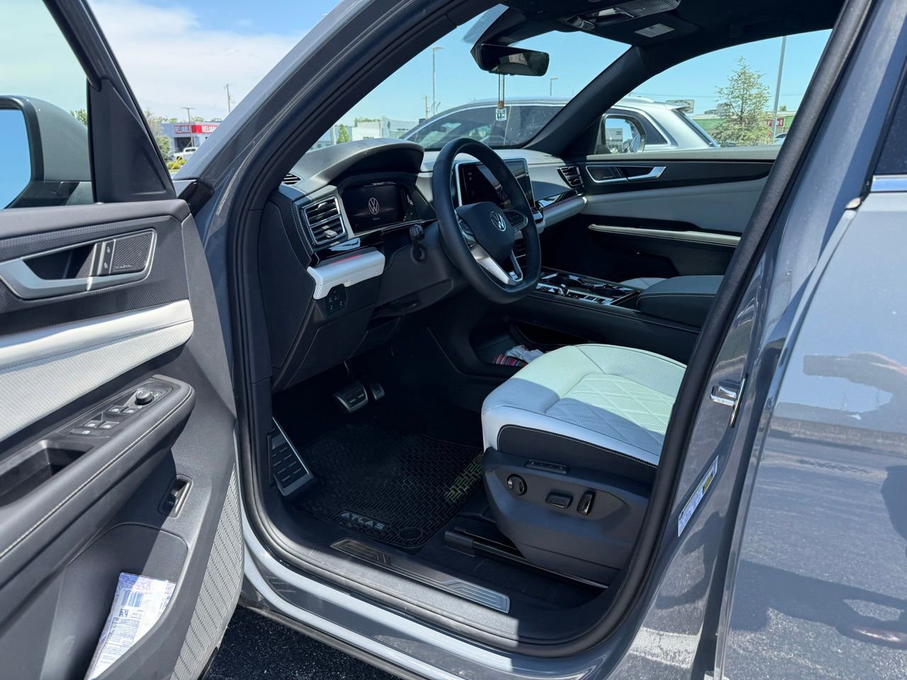 Used 2025 Volkswagen Atlas Cross Sport SEL Premium R-Line AWD/4WD image 8
