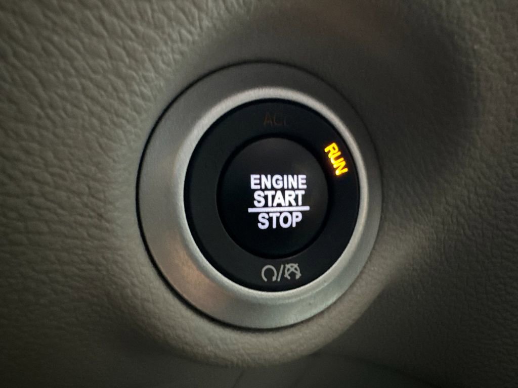 Used 2023 Chrysler Pacifica Touring-L image 22