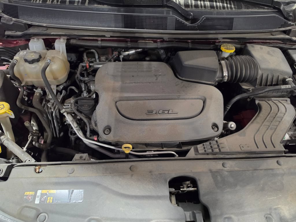 Used 2023 Chrysler Voyager LX FWD image 9