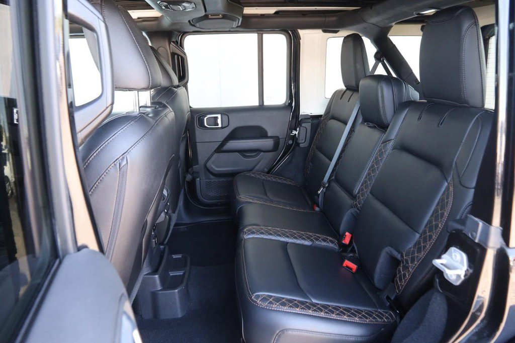Used 2021 Jeep Wrangler Unlimited Sahara AWD/4WD image 9
