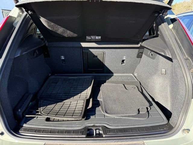 Certified 2024 Volvo XC40 B5 Plus w/ Protection Package Premier image 33