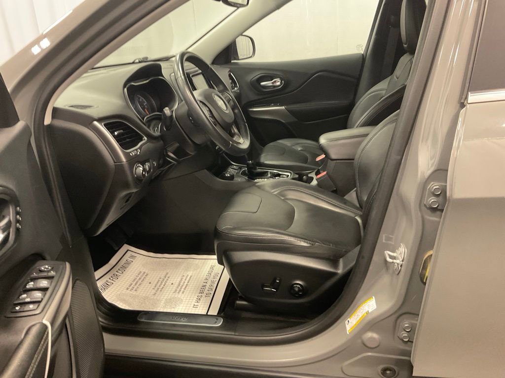 Used 2019 Jeep Cherokee Limited w/ Trailer Tow Group AWD/4WD image 13