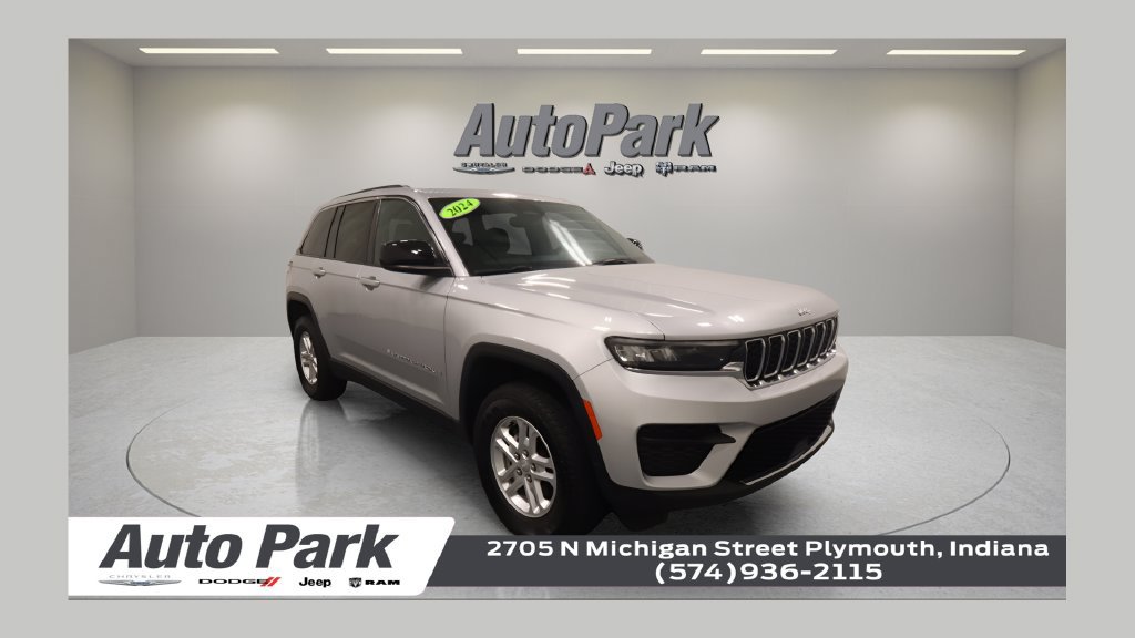 Certified 2024 Jeep Grand Cherokee Laredo w/ Luxury Tech Group I AWD/4WD image 1