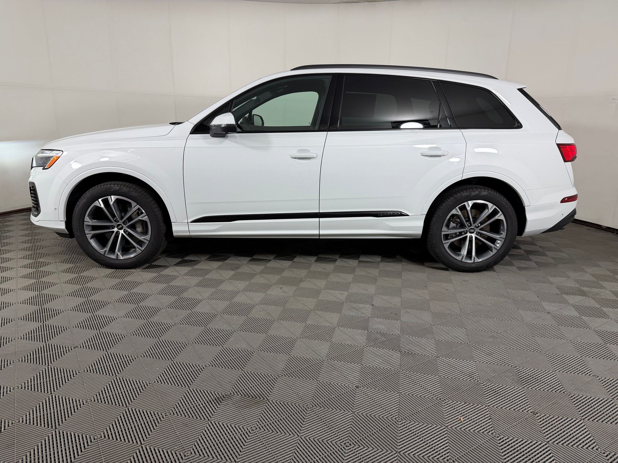 Used 2026 Audi Q7 2.0T Premium AWD/4WD image 2