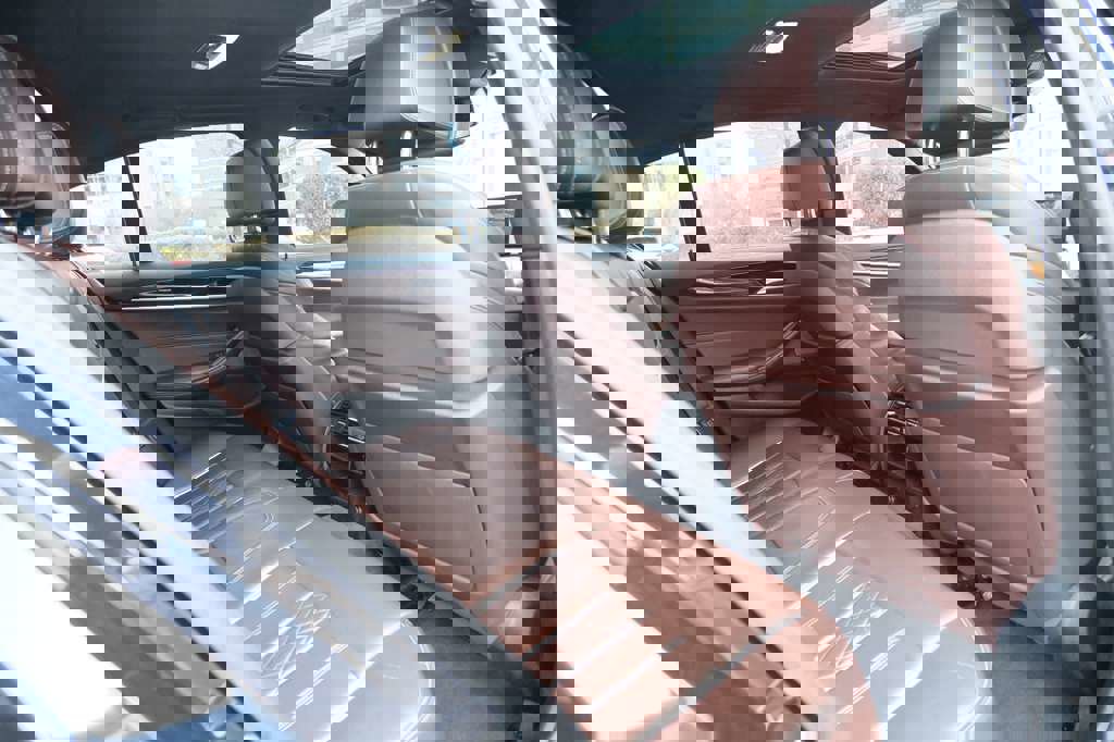 Used 2019 BMW 540i xDrive w/ M Sport Package image 25