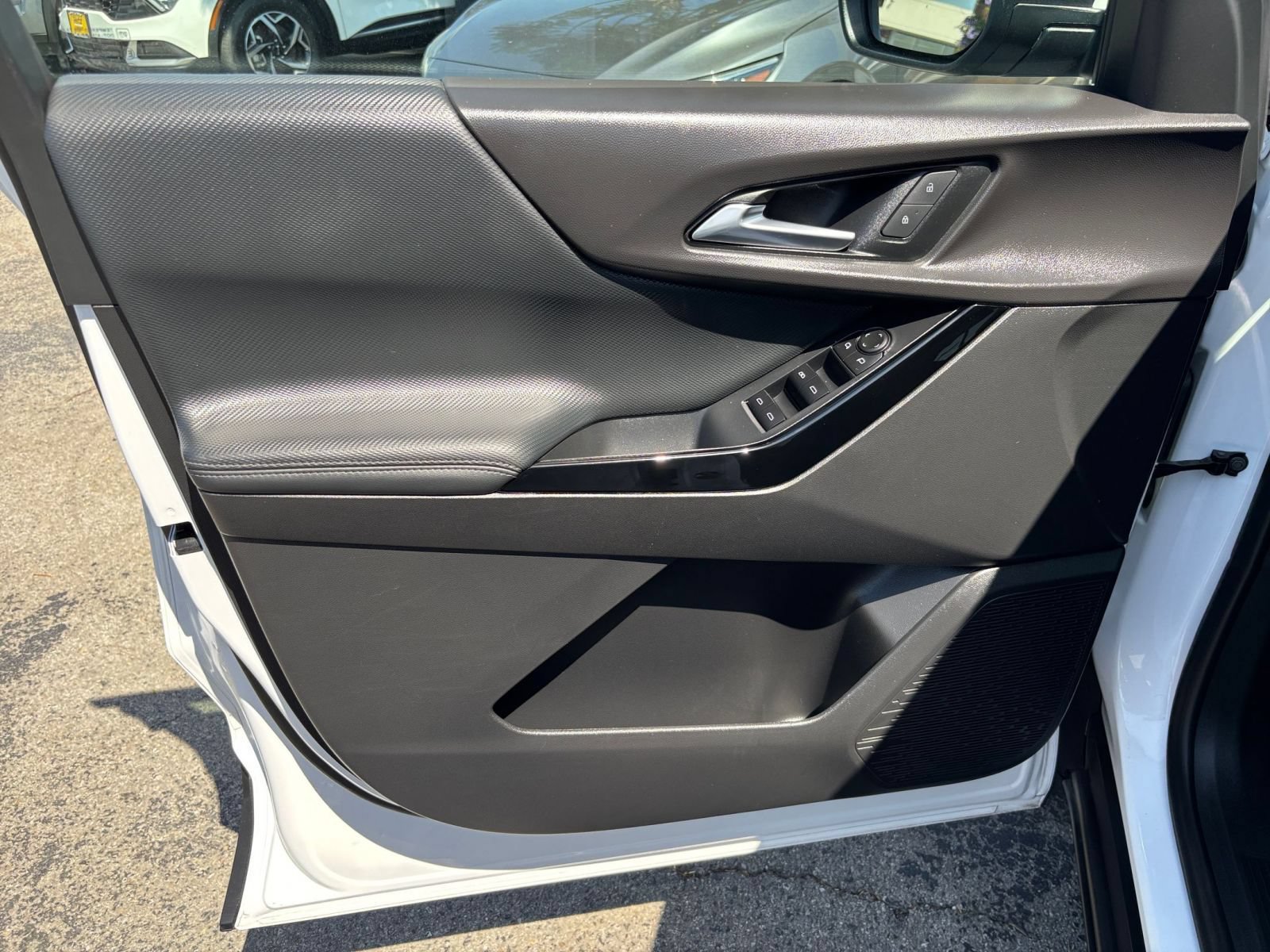 Used 2025 Chevrolet Equinox LT FWD image 18