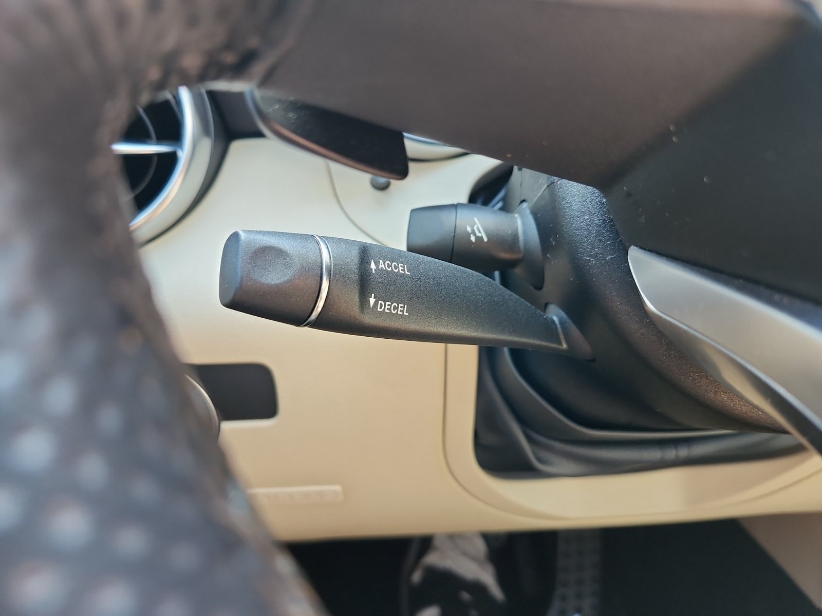 Used 2018 Mercedes-Benz SLC 300 image 28