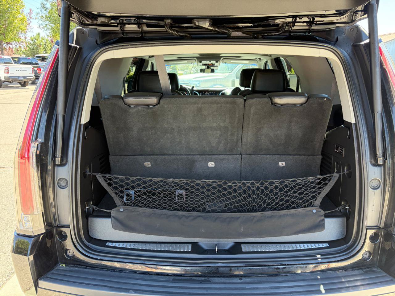 Used 2018 Cadillac Escalade Luxury AWD/4WD image 7