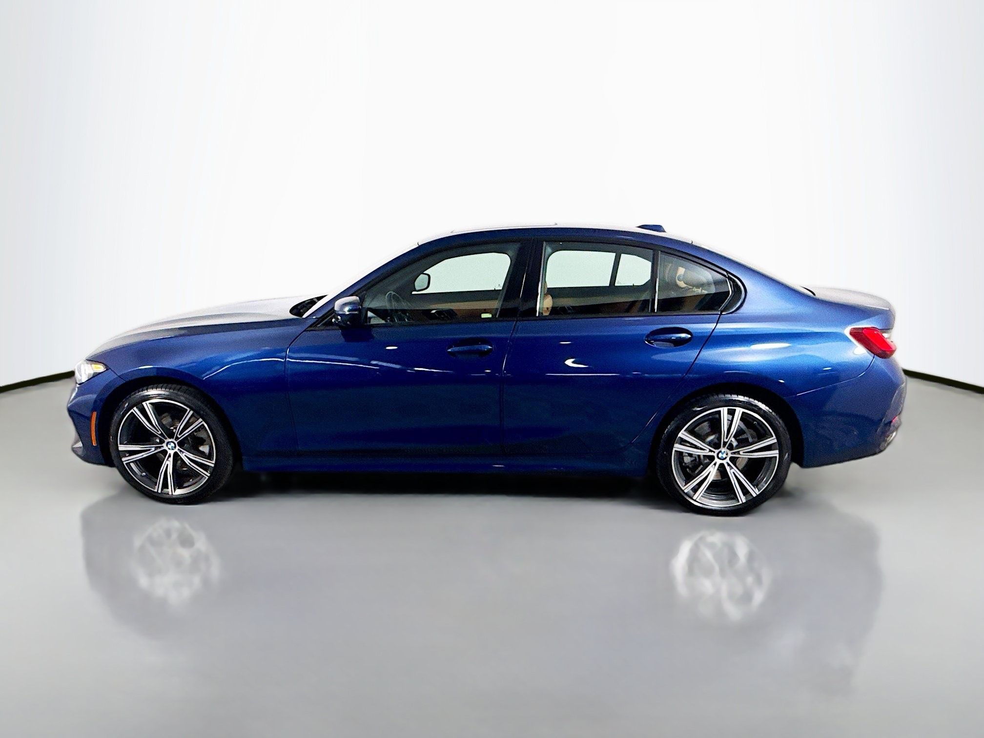 Used 2023 BMW 330i Sedan w/ Parking Assistance Package RWD image 6