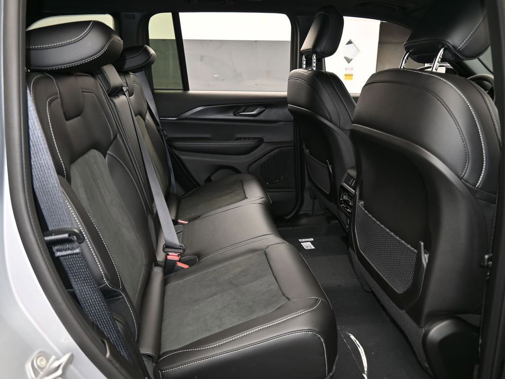 New 2025 Jeep Grand Cherokee Altitude image 35