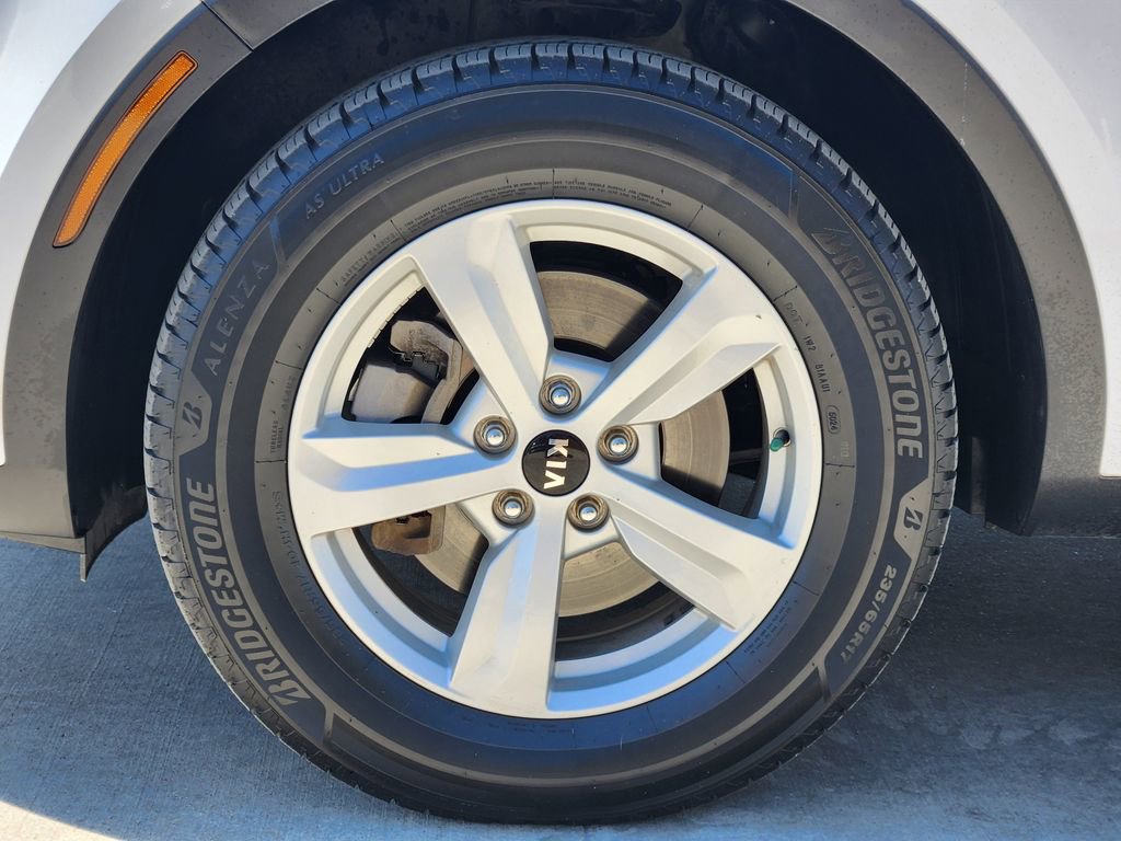 Used 2021 Kia Sorento LX image 9