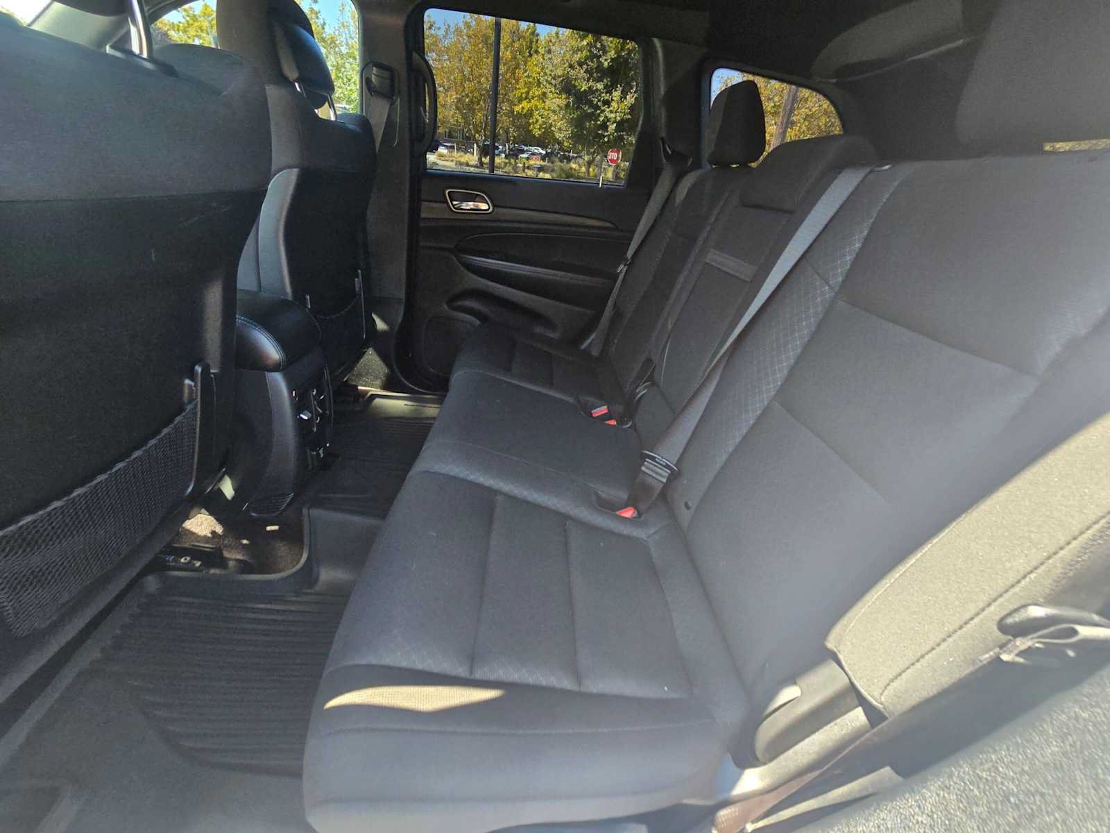Used 2019 Jeep Grand Cherokee Laredo RWD image 18