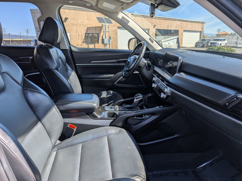 Used 2025 Kia Telluride S image 30