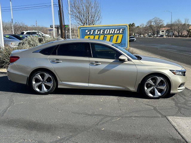 Used 2018 Honda Accord Touring image 2