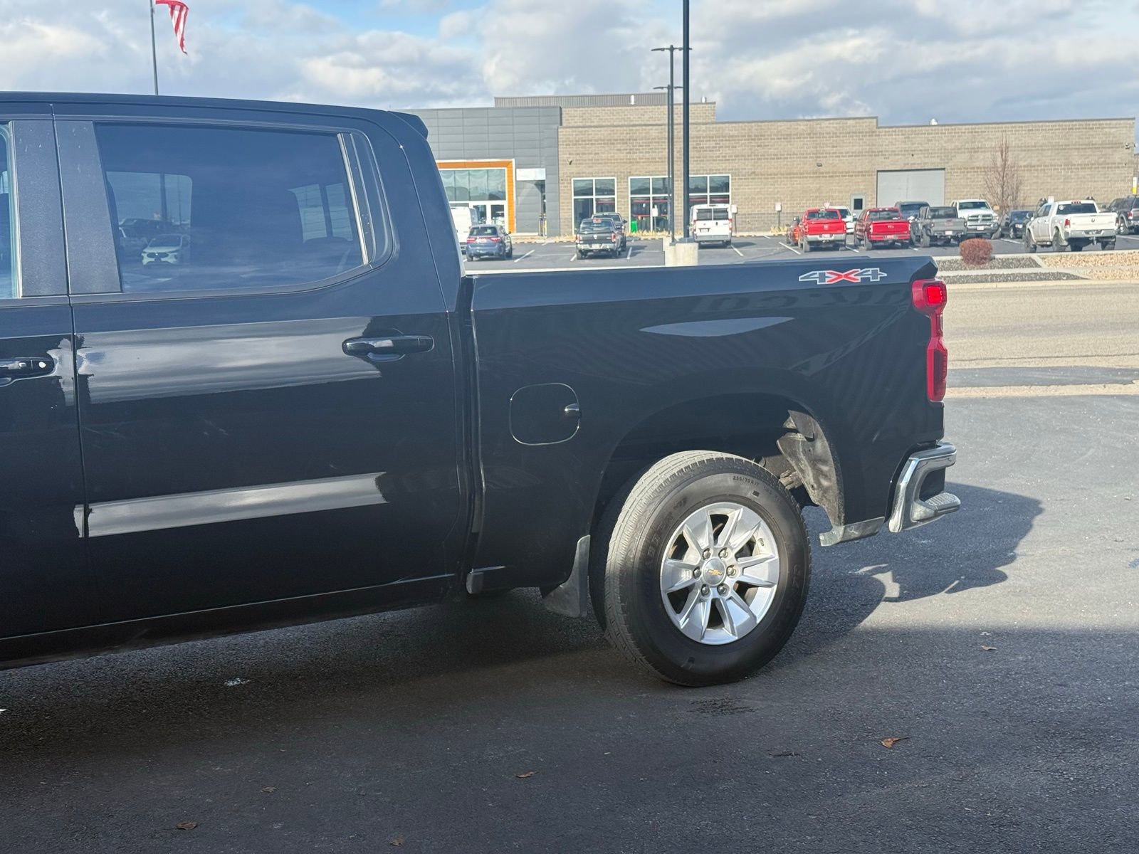Used 2020 Chevrolet Silverado 1500 LT w/ True North Edition AWD/4WD image 9