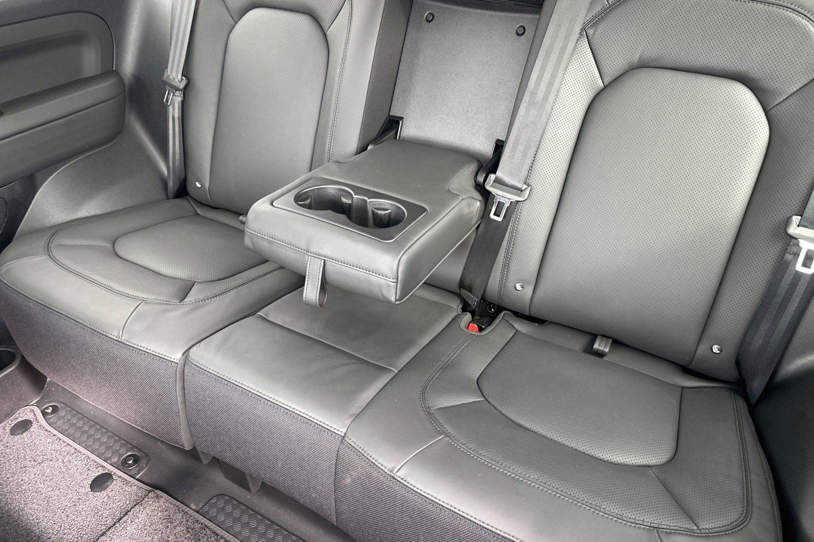 New 2026 Land Rover Defender 90 V8 image 19