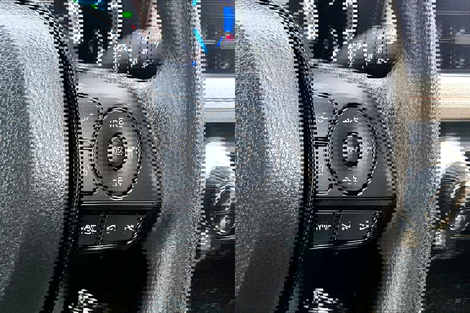 Used 2025 Toyota RAV4 XLE image 18