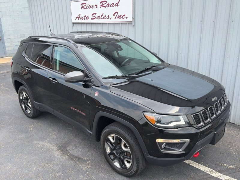Used 2018 Jeep Compass Trailhawk w/ Leather Interior Group AWD/4WD image 3