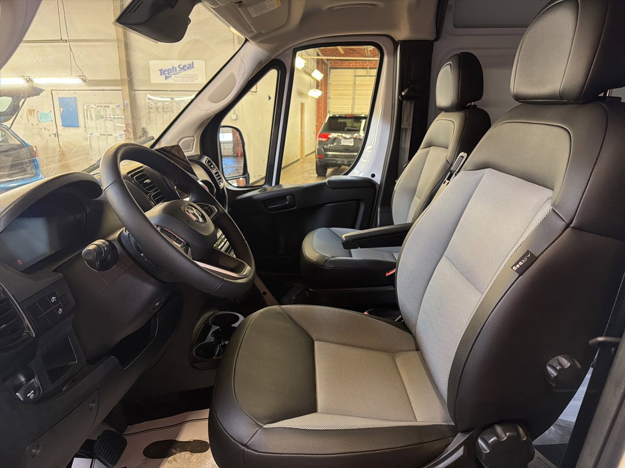 New 2026 RAM ProMaster 2500 w/ Premium Convenience Group FWD image 13