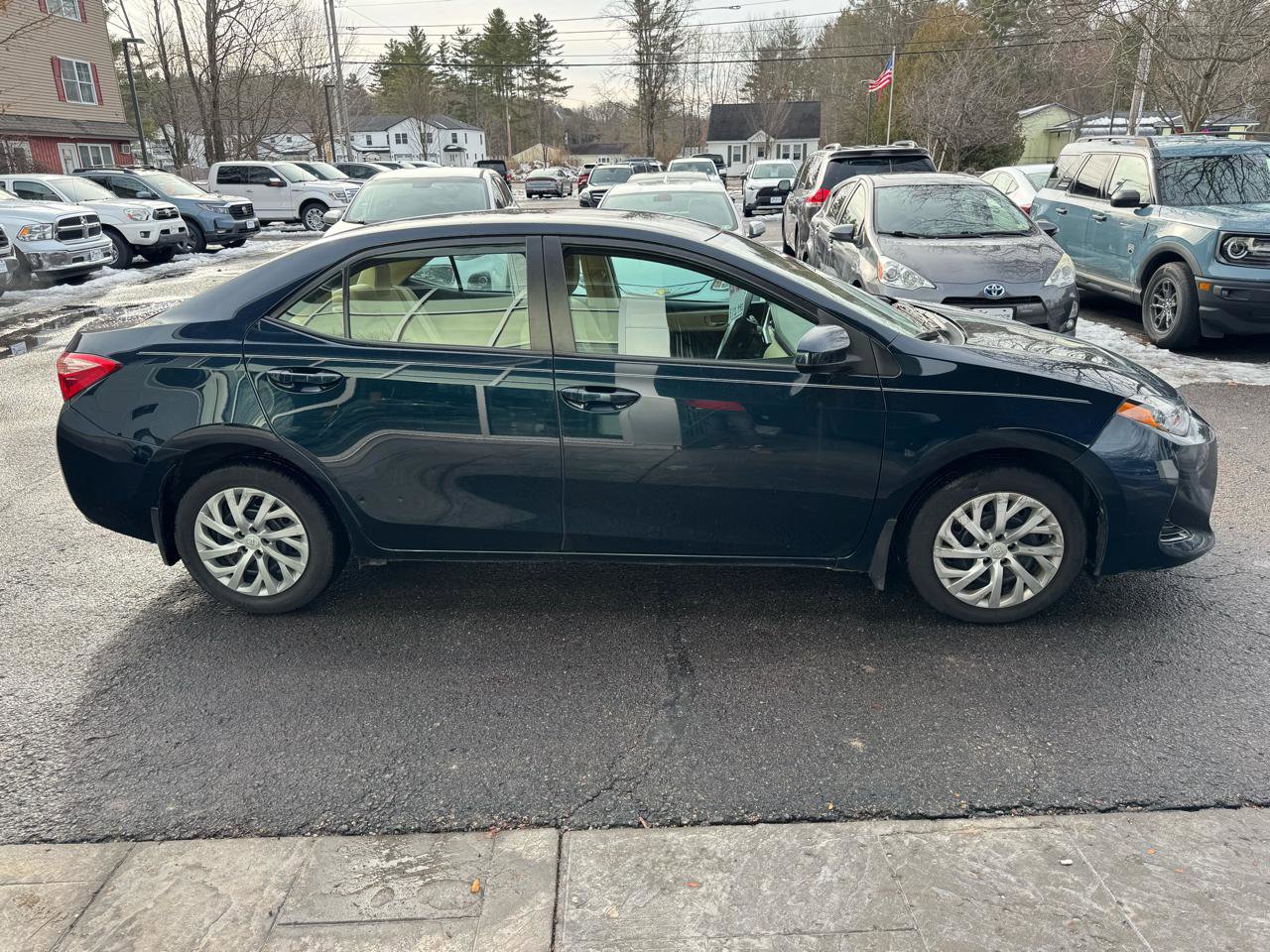 Used 2018 Toyota Corolla LE FWD image 6