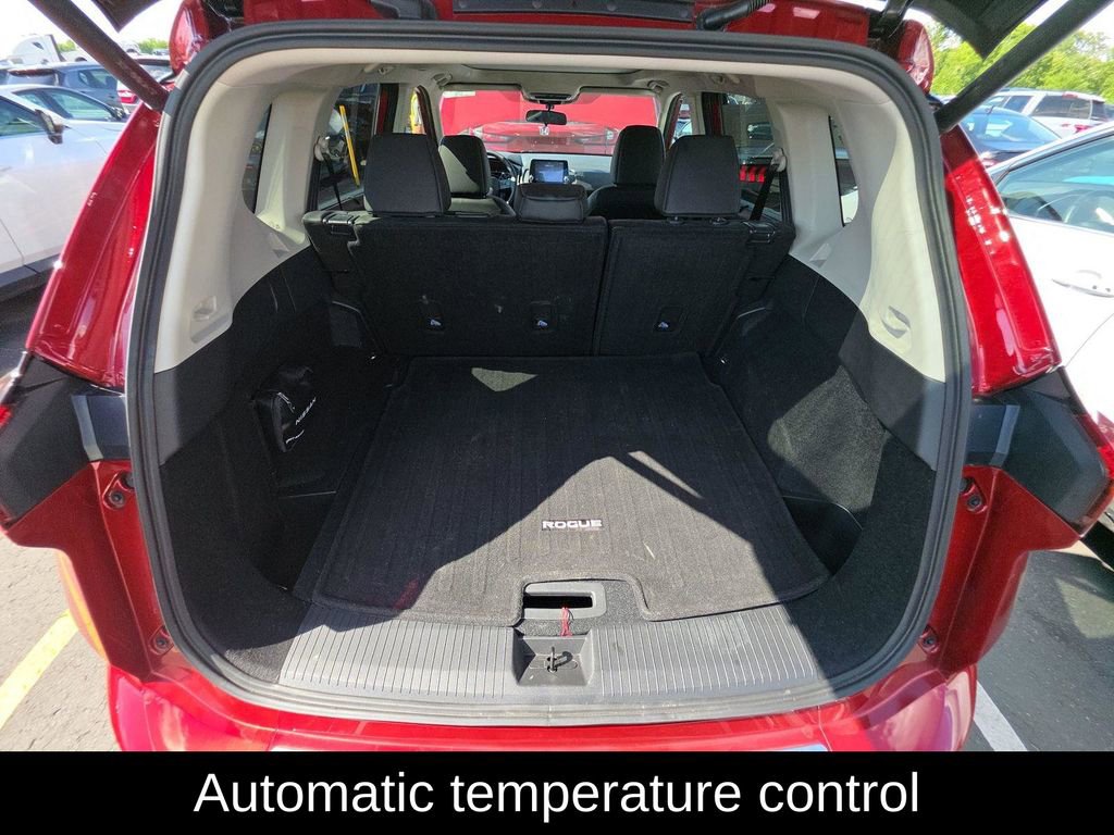 Used 2025 Nissan Rogue SV w/ SV Premium Package FWD image 10
