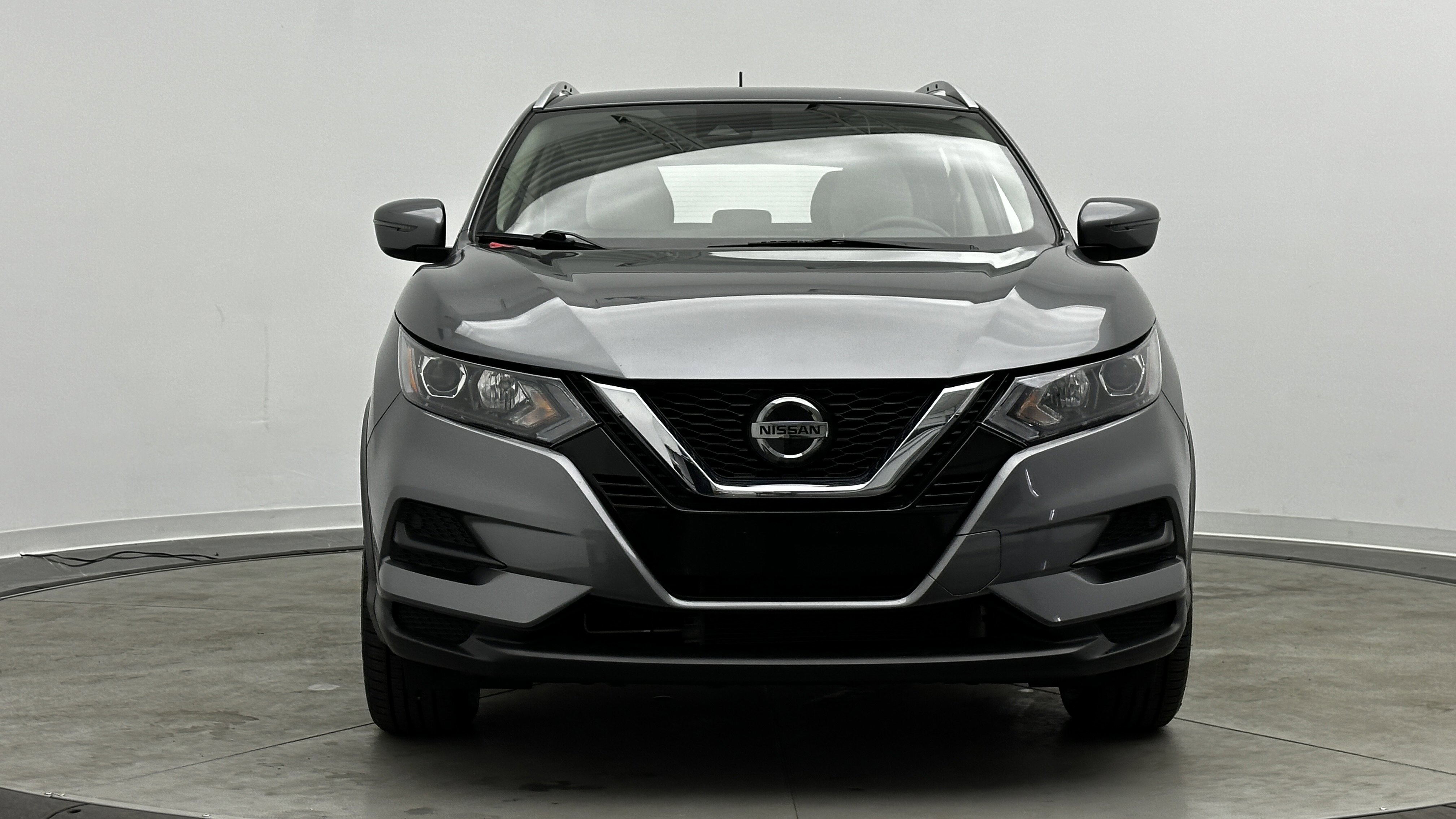 Used 2020 Nissan Rogue Sport SV image 2