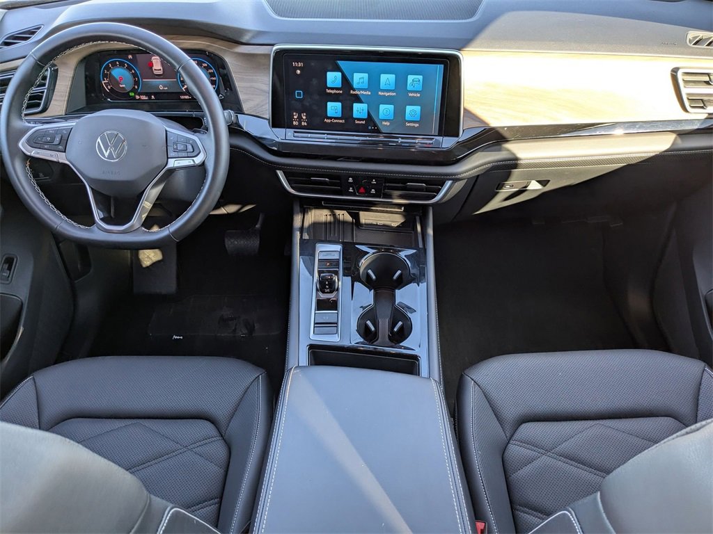 Used 2025 Volkswagen Atlas SE image 32