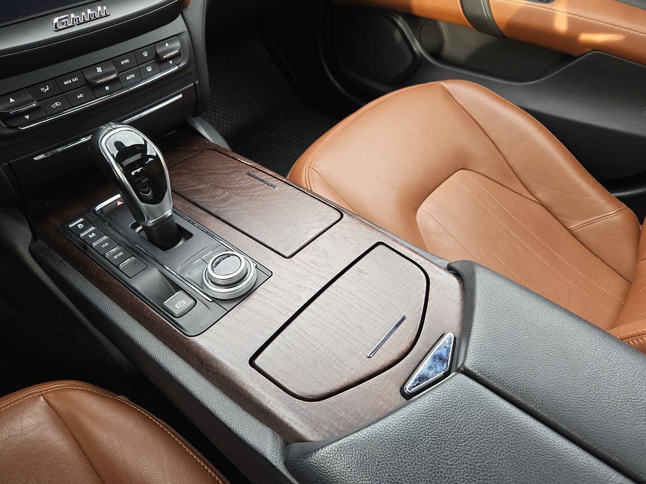 Used 2017 Maserati Ghibli S Q4 AWD/4WD image 34