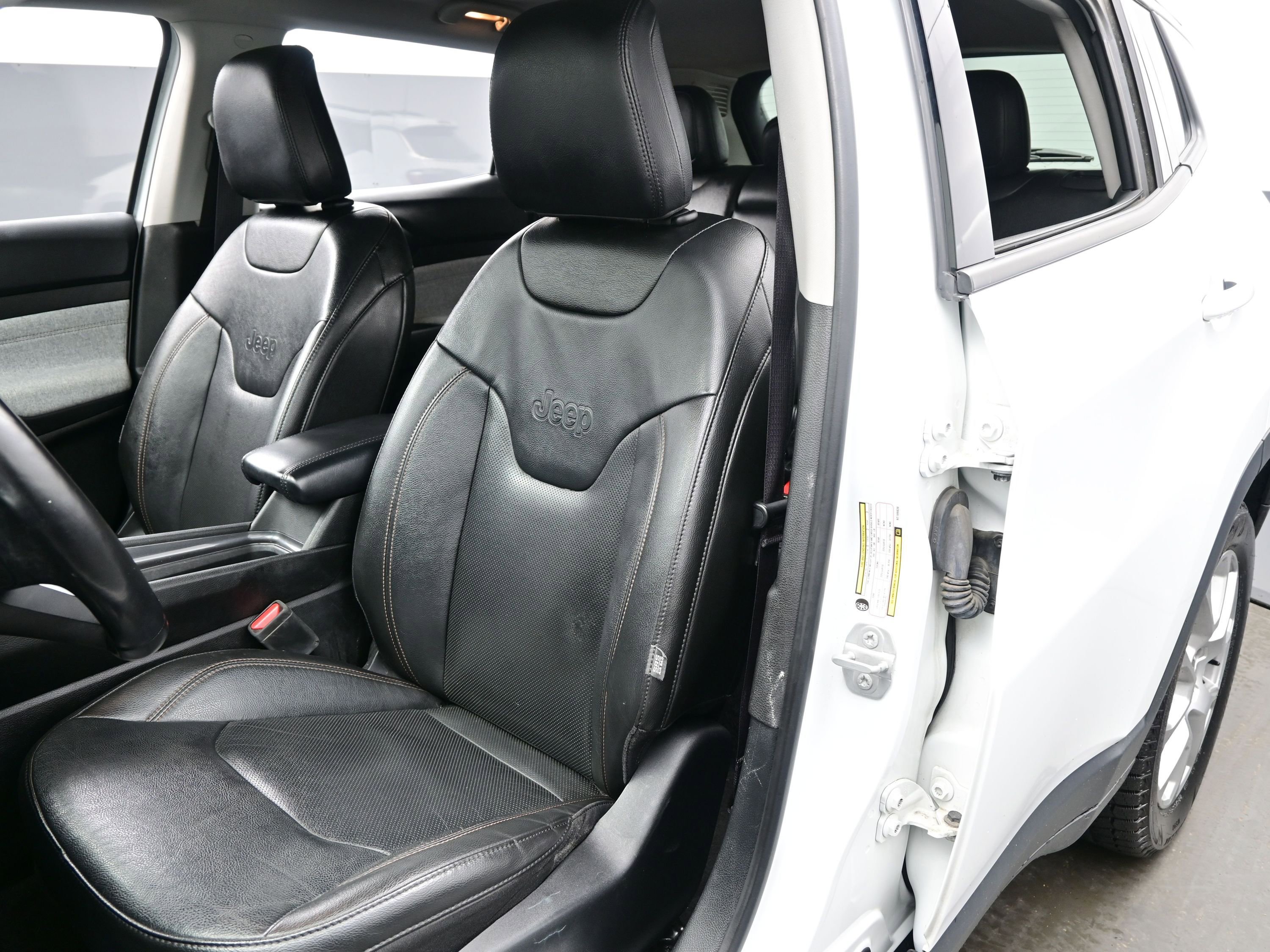 Used 2022 Jeep Compass Latitude image 11