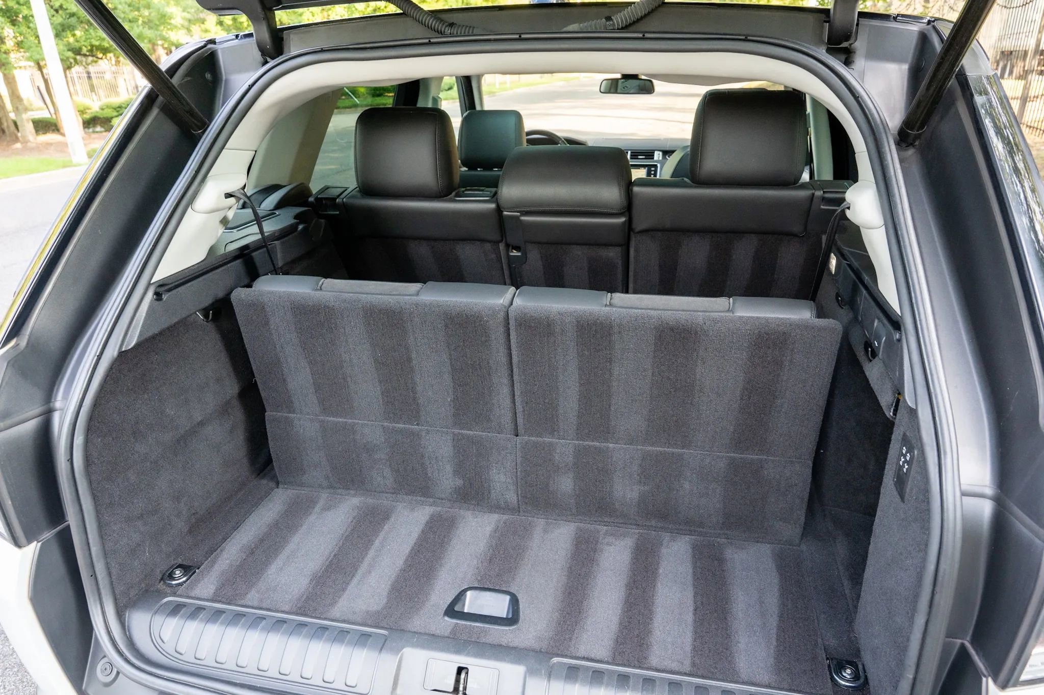 Used 2016 Land Rover Range Rover Sport SE image 16