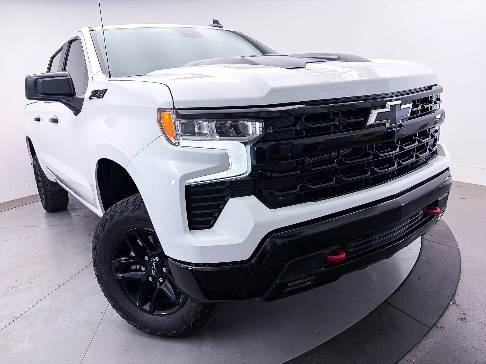 Used 2023 Chevrolet Silverado 1500 LT Trail Boss w/ Protection Package AWD/4WD image 9