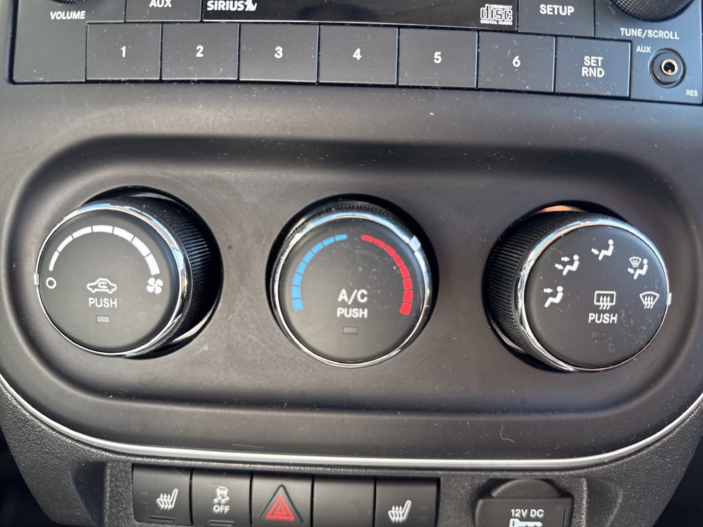 Used 2017 Jeep Compass Latitude FWD image 24