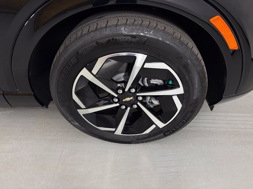 Used 2024 Chevrolet Equinox EV LT w/ LPO, Active Package FWD image 11
